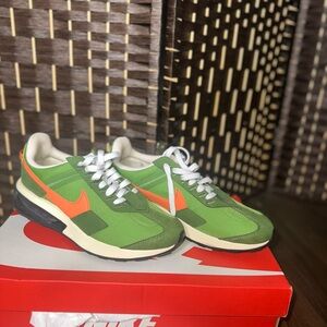 Nike Air Max Pre Day Chlorophyll Olive Green and Bright Orange Sneakers Sz 8 Men